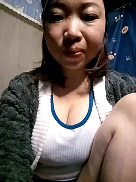 Snapshot of julybe chatting on February 12, 2026, 4:40 pm julybe online show from February 12, 2026, 4:40 pm