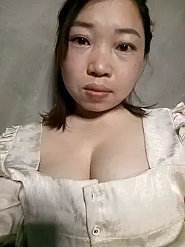 Snapshot of julybe chatting on February 8, 2026, 3:54 pm julybe online show from February 8, 2026, 3:54 pm