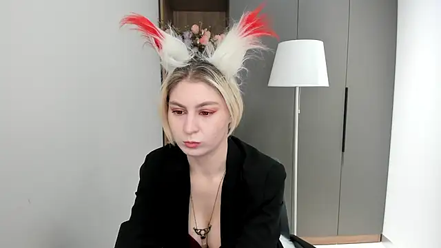 Snapshot of ShaunnaMachacek chatting on November 3, 2025, 4:17 am ShaunnaMachacek online show from November 3, 2025, 4:17 am