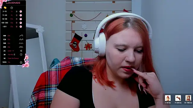 Snapshot of FoxPlayXX chatting on December 18, 2025, 8:12 pm FoxPlayXX online show from December 18, 2025, 8:12 pm