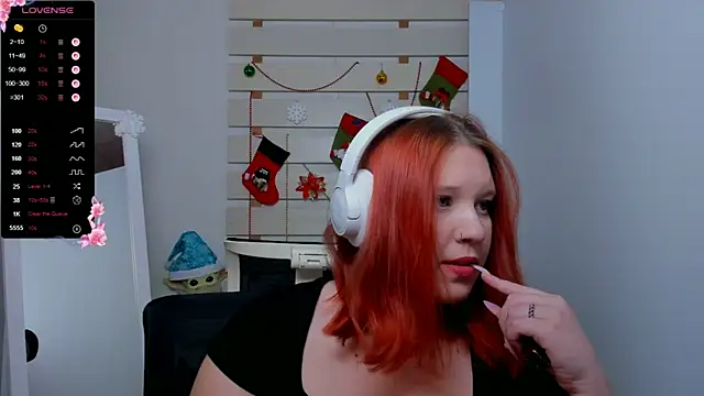 Snapshot of FoxPlayXX chatting on December 17, 2025, 9:09 pm FoxPlayXX online show from December 17, 2025, 9:09 pm