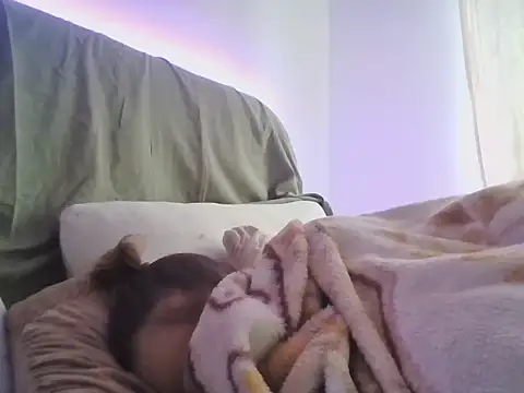 Snapshot of Celinepetit chatting on November 9, 2025, 12:09 pm Celinepetit online show from November 9, 2025, 12:09 pm