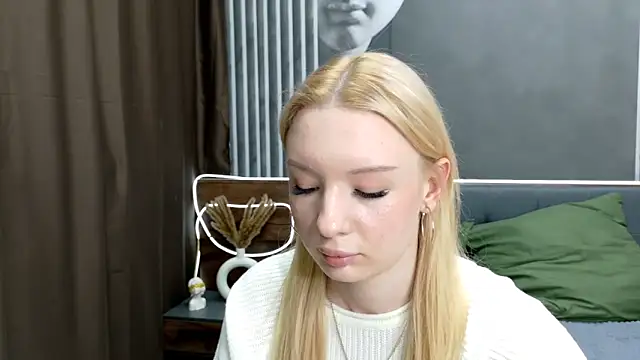 Snapshot of TiffanyJensen chatting on October 31, 2025, 11:07 am TiffanyJensen online show from October 31, 2025, 11:07 am