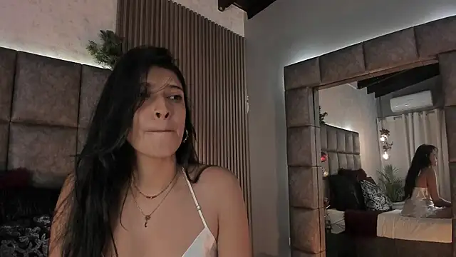 Snapshot of BrigitteVons chatting on December 21, 2025, 2:35 am BrigitteVons online show from December 21, 2025, 2:35 am