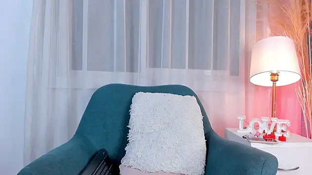 Snapshot of LahanaKimish chatting on February 15, 2026, 4:13 am LahanaKimish online show from February 15, 2026, 4:13 am