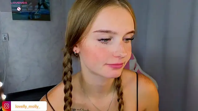 Snapshot of Lovelly_molly1 chatting on November 6, 2025, 2:54 pm Lovelly molly1 online show from November 6, 2025, 2:54 pm