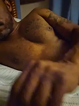 Snapshot of TraddyZaddy chatting on May 17, 2026, 3:39 am TraddyZaddy online show from May 17, 2026, 3:39 am