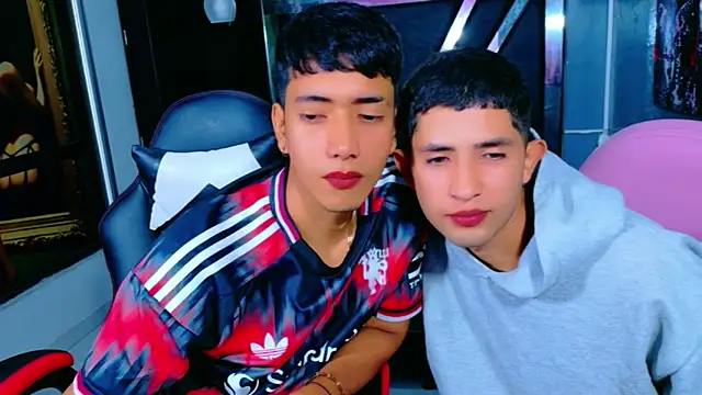 Snapshot of darwinandbrayann chatting on November 17, 2025, 3:32 am darwinandbrayann online show from November 17, 2025, 3:32 am