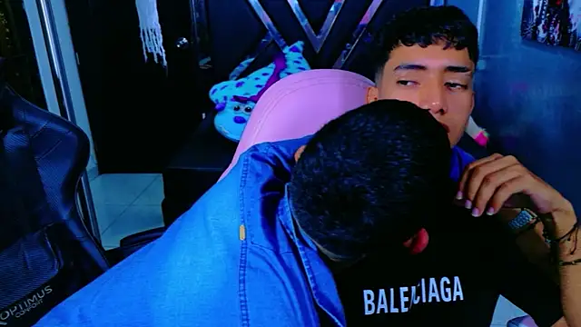 Snapshot of darwinandbrayann chatting on November 11, 2025, 10:26 pm darwinandbrayann online show from November 11, 2025, 10:26 pm