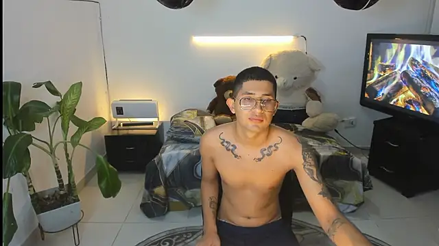 Snapshot of darwinandbrayann chatting on March 2, 2026, 4:13 am darwinandbrayann online show from March 2, 2026, 4:13 am