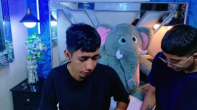 Snapshot of darwinandbrayann chatting on December 18, 2025, 3:22 am darwinandbrayann online show from December 18, 2025, 3:22 am