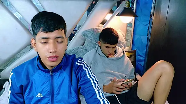 Snapshot of darwinandbrayann chatting on January 13, 2026, 5:44 am darwinandbrayann online show from January 13, 2026, 5:44 am