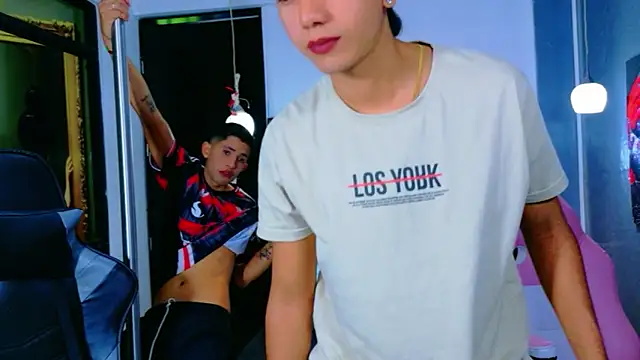 Snapshot of darwinandbrayann chatting on November 12, 2025, 8:01 pm darwinandbrayann online show from November 12, 2025, 8:01 pm