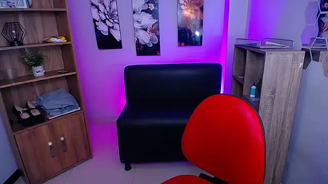 Snapshot of roseefancy19 chatting on November 25, 2025, 11:21 am roseefancy19 online show from November 25, 2025, 11:21 am