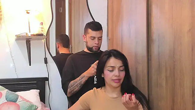 Snapshot of MailynAndNick chatting on November 5, 2025, 1:42 am MailynAndNick online show from November 5, 2025, 1:42 am