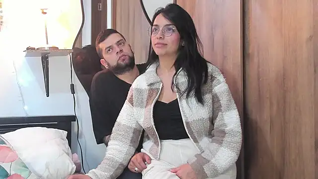 Snapshot of MailynAndNick chatting on November 7, 2025, 3:33 am MailynAndNick online show from November 7, 2025, 3:33 am