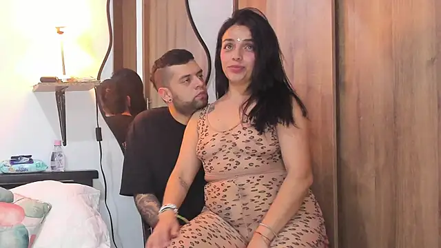 Snapshot of MailynAndNick chatting on November 9, 2025, 3:32 am MailynAndNick online show from November 9, 2025, 3:32 am