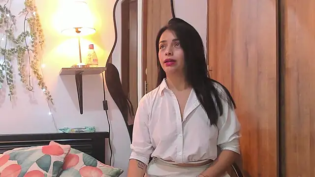 Snapshot of MailynAndNick chatting on November 1, 2025, 9:47 am MailynAndNick online show from November 1, 2025, 9:47 am