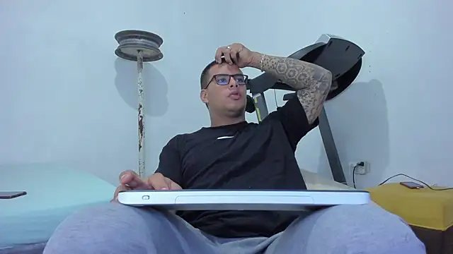 LucassFoster online show from November 13, 2025, 8:35 pm