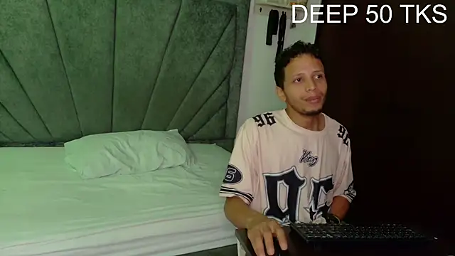 DamianandEva online show from April 1, 2026, 12:39 pm