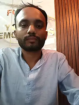 Advance01 online show from November 17, 2025, 8:02 pm