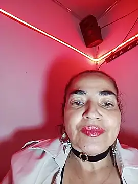 Snapshot of MaryRoze_ chatting on December 17, 2025, 11:43 pm MaryRoze online show from December 17, 2025, 11:43 pm