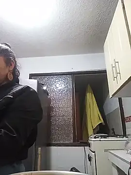 Snapshot of MaryRoze_ chatting on December 17, 2025, 4:17 am MaryRoze online show from December 17, 2025, 4:17 am