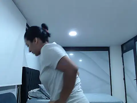 CamilaaOficial online show from November 16, 2025, 3:22 am