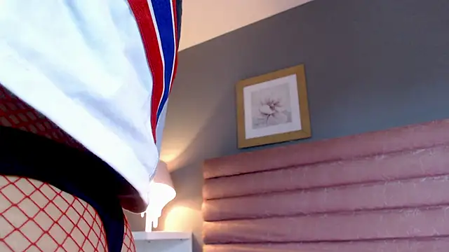 RavynRouge  online show from December 15, 2025, 1:06 pm