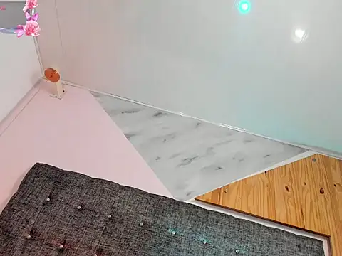 Snapshot of _tinyrose_ chatting on December 3, 2025, 7:35 pm tinyrose online show from December 3, 2025, 7:35 pm