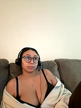 minha baby online show from December 4, 2025, 5:56 pm