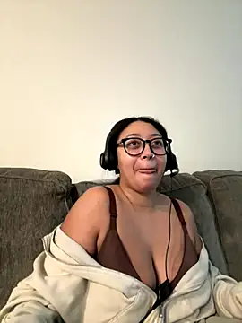 minha baby online show from December 14, 2025, 8:58 pm