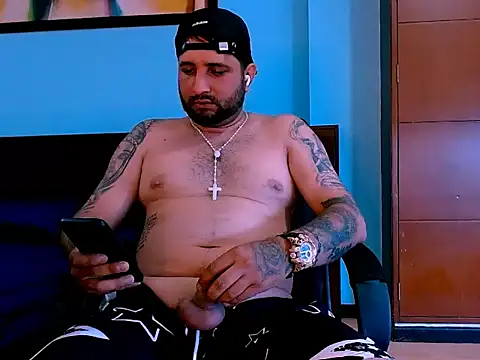 IzanFuego online show from November 3, 2025, 8:01 pm