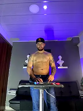 Thorevans2424 online show from December 19, 2025, 7:22 am