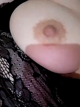 Snapshot of Nouna-loca chatting on November 5, 2025, 4:37 am Nouna-loca online show from November 5, 2025, 4:37 am