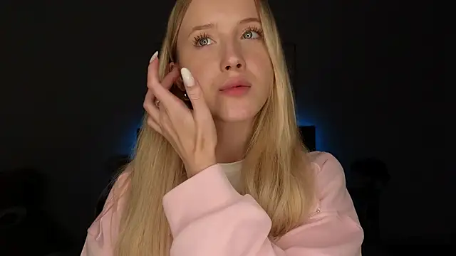 Snapshot of adele_armass chatting on April 22, 2026, 8:26 pm adele armass online show from April 22, 2026, 8:26 pm