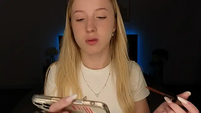 Snapshot of adele_armass chatting on May 3, 2026, 8:56 pm adele armass online show from May 3, 2026, 8:56 pm