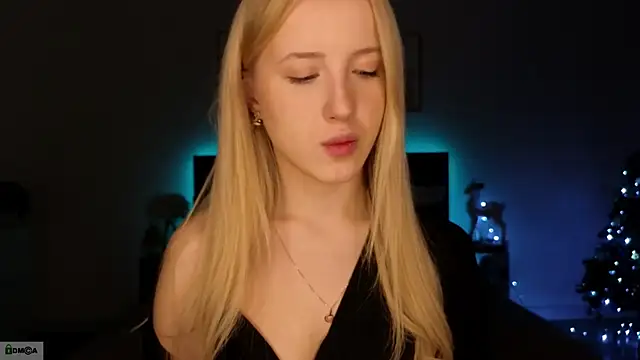 Snapshot of adele_armass chatting on December 17, 2025, 9:20 pm adele armass online show from December 17, 2025, 9:20 pm