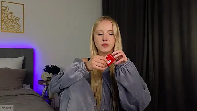 Snapshot of adele_armass chatting on November 19, 2025, 10:21 pm adele armass online show from November 19, 2025, 10:21 pm