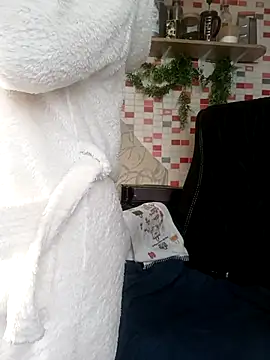 Snapshot of MilkySky chatting on December 15, 2025, 10:32 am MilkySky online show from December 15, 2025, 10:32 am