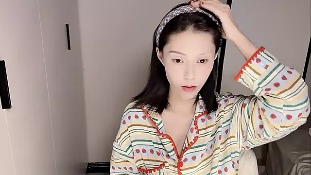 yuyu-33 online show from November 20, 2025, 1:28 am