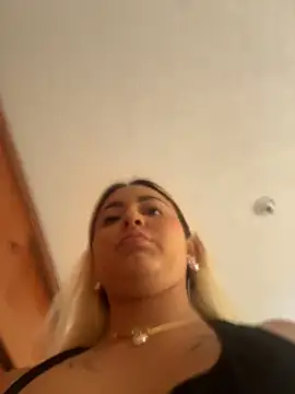 Snapshot of Elina_Hills chatting on January 16, 2026, 5:28 pm Elina Hills online show from January 16, 2026, 5:28 pm