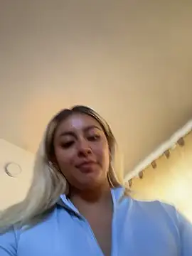 Snapshot of Elina_Hills chatting on January 18, 2026, 6:33 pm Elina Hills online show from January 18, 2026, 6:33 pm