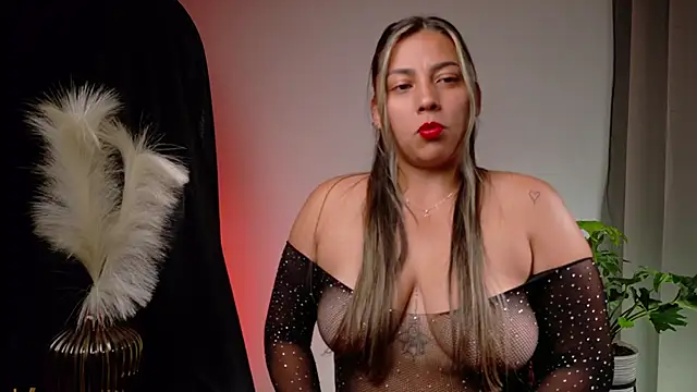 Zara Nova online show from April 16, 2026, 11:51 pm