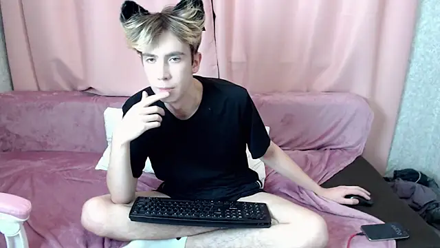 Snapshot of Harvey_foster chatting on October 31, 2025, 8:49 pm Harvey foster online show from October 31, 2025, 8:49 pm