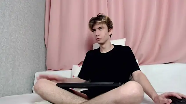 Snapshot of Harvey_foster chatting on December 2, 2025, 3:52 am Harvey foster online show from December 2, 2025, 3:52 am