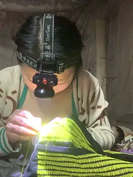 bi-bo123 online show from December 3, 2025, 1:21 pm