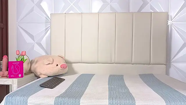 Snapshot of Luna__grace chatting on November 8, 2025, 9:40 pm Luna grace online show from November 8, 2025, 9:40 pm