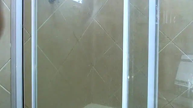 Snapshot of NewBeginnings8 chatting on December 20, 2025, 9:01 am NewBeginnings8 online show from December 20, 2025, 9:01 am