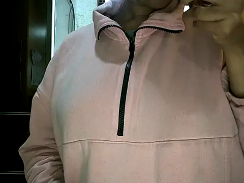 Snapshot of NewBeginnings8 chatting on November 4, 2025, 6:50 am NewBeginnings8 online show from November 4, 2025, 6:50 am